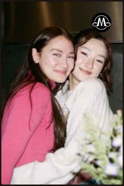 Lola Tung With Sister