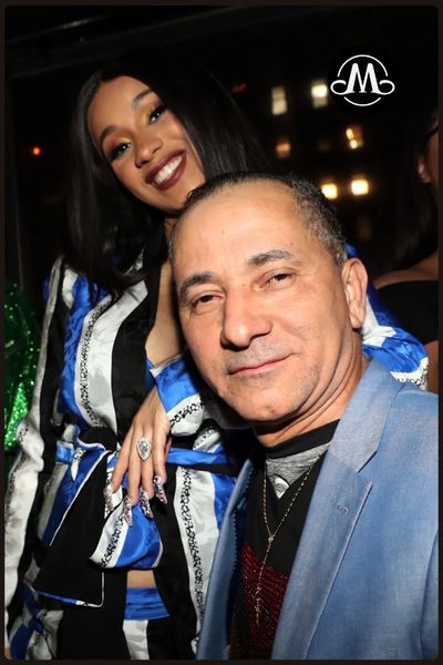 Carlos married Clara Mercedes Alm&aacute;nzar