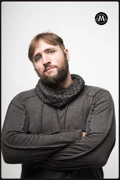 Host Robert